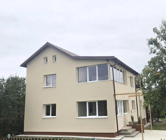 Casă cu 5 camere cu Teren 2240 Mp în Moșoaia