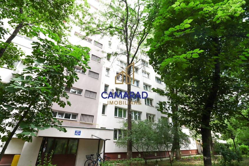 Apartament cu 4 camere semidecomandat, mobilat în Drumul Taberei