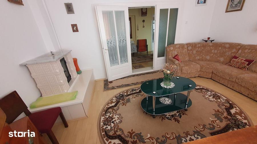 Casă cu 3 camere cu Teren 2795 Mp în Central