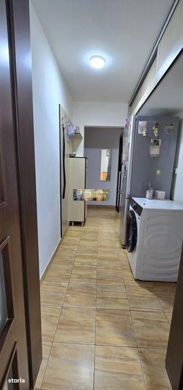 Apartament cu 3 camere semidecomandat în Tomis Nord