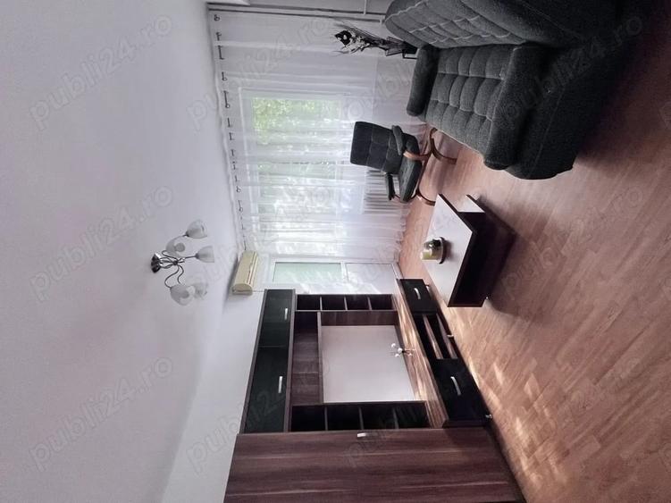 Apartament cu 3 camere semidecomandat în Crângași
