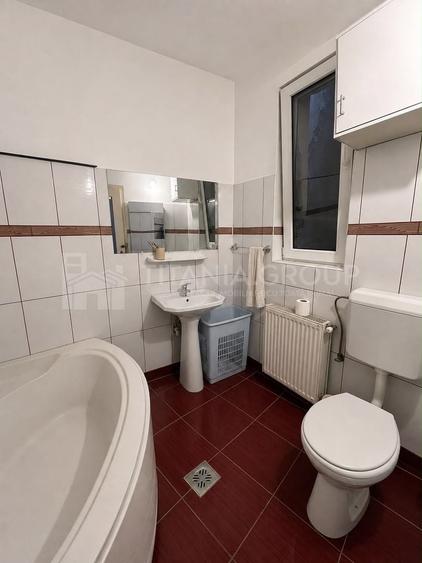Apartament cu 3 camere decomandat, mobilat în Schei