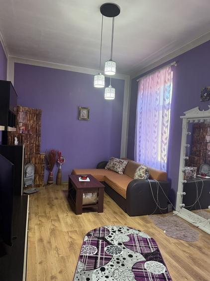 Apartament cu 3 camere semidecomandat în Central