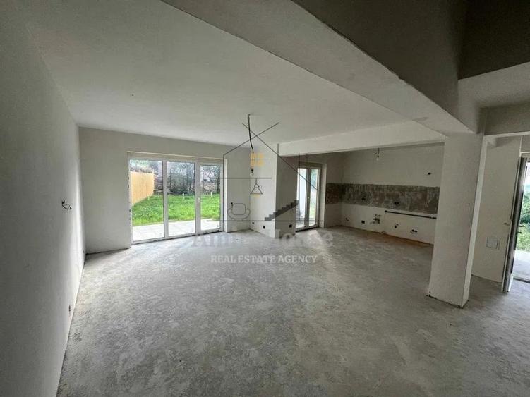 Duplex cu 5 camere cu Canalizare în Feleacu