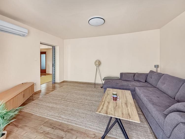 Apartament cu 4 camere decomandat, mobilat în Central