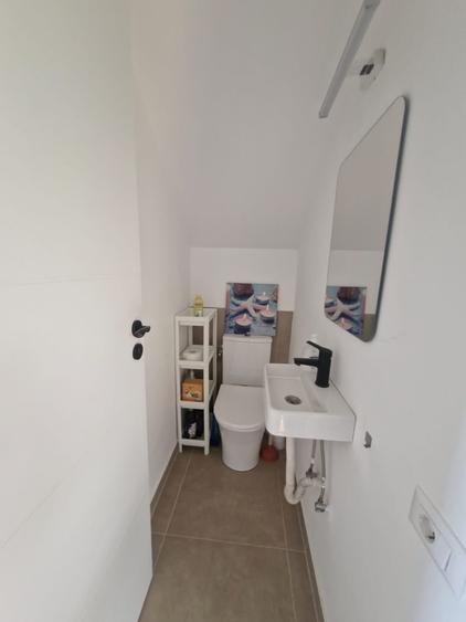 Casă cu 4 camere cu Teren 600 Mp în Est