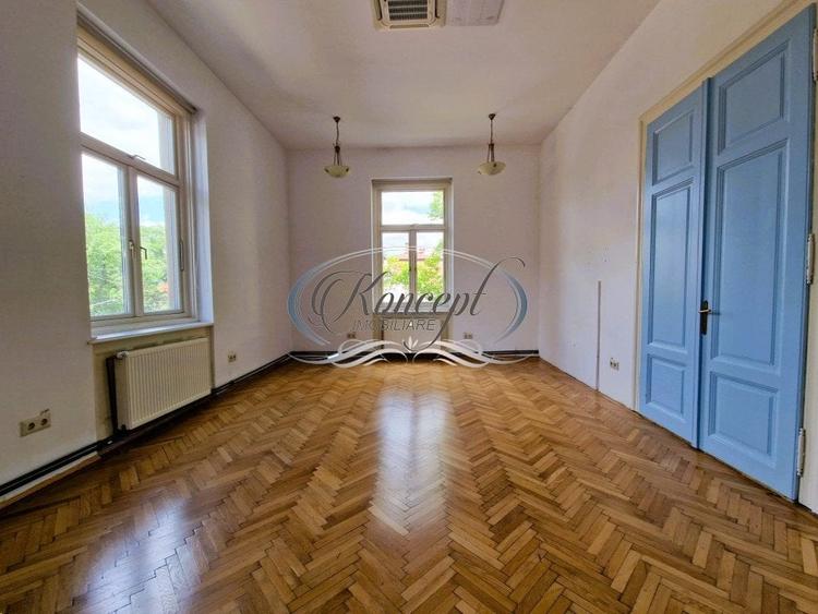 Casă individuală cu 17 camere cu Canalizare în Gruia