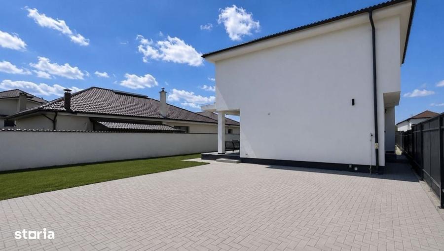 Casă cu 4 camere decomandat în Turnișor
