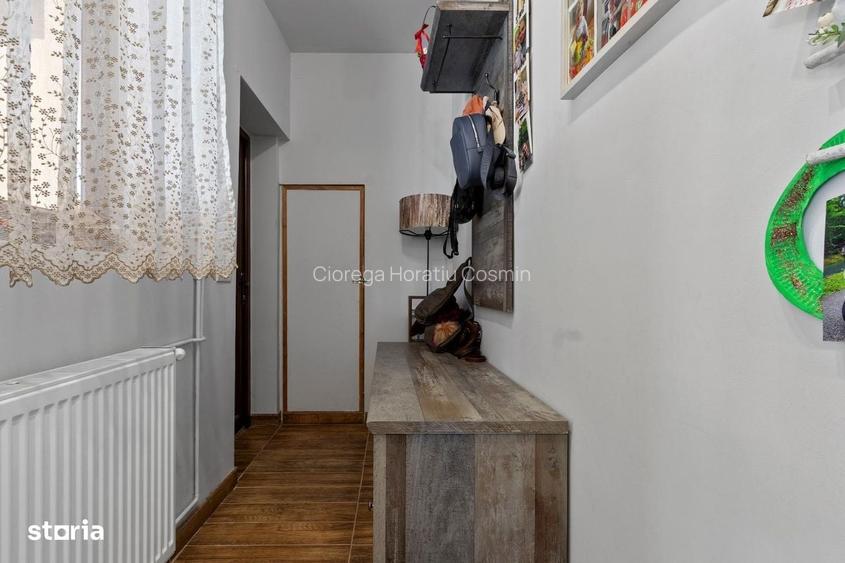 Casa de caramida renovata front stradal de 17 ml si un teren de 650 mp