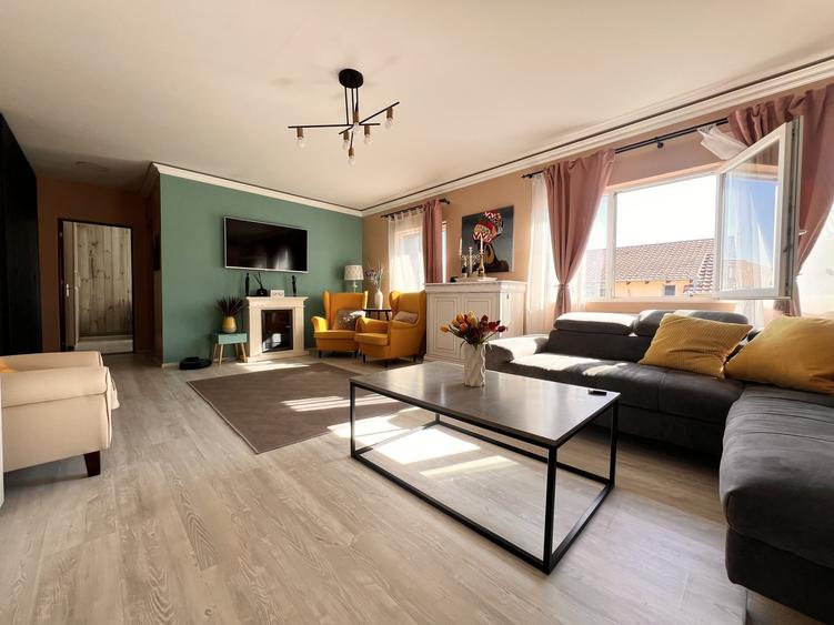 Apartament cu 3 camere semidecomandat, mobilat în Dâmbovița