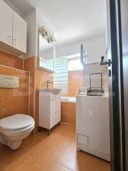 Apartament cu 3 camere semidecomandat, mobilat în Dâmbovița