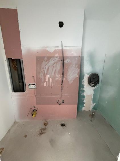 Apartament cu 3 camere decomandat, mobilat în Vitan