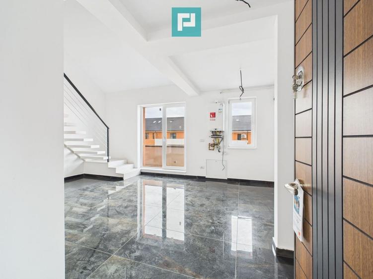 Apartament cu 3 camere semidecomandat în Giroc