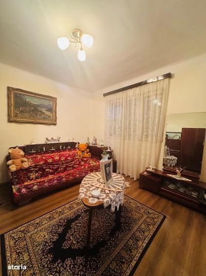 Casă cu 4 camere în Central