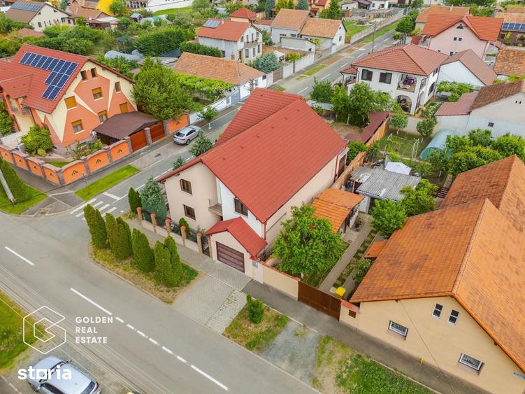 Casă cu 5 camere cu Teren 430 Mp în Central