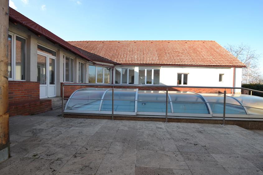 Casă individuală cu 5 camere cu Piscina în Becicherecu Mic