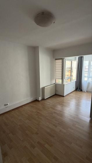 Apartament cu 4 camere în Drumul Carului