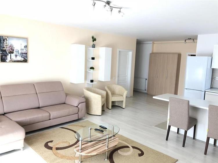Apartament cu 3 camere semidecomandat, mobilat în Zorilor
