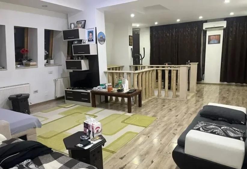 Casă individuală cu 6 camere cu Canalizare în Tei