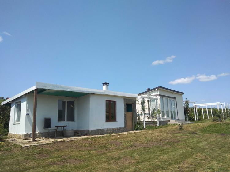 Casă cu 2 camere în Breazu