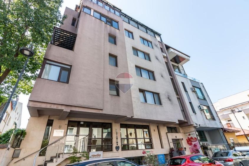 Apartament cu 3 camere semidecomandat, mobilat în Dorobanți