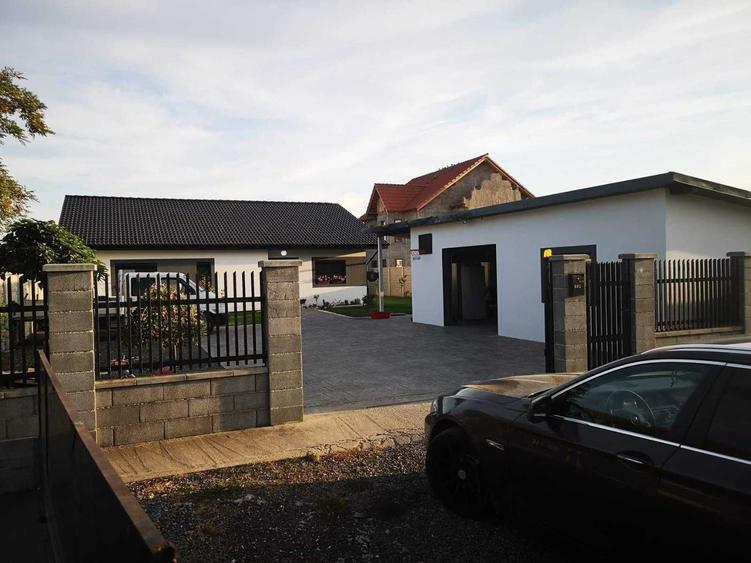 Casă cu 3 camere în Săcălaz
