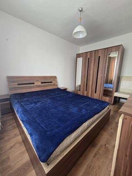 Apartament cu 3 camere semidecomandat, mobilat în Central