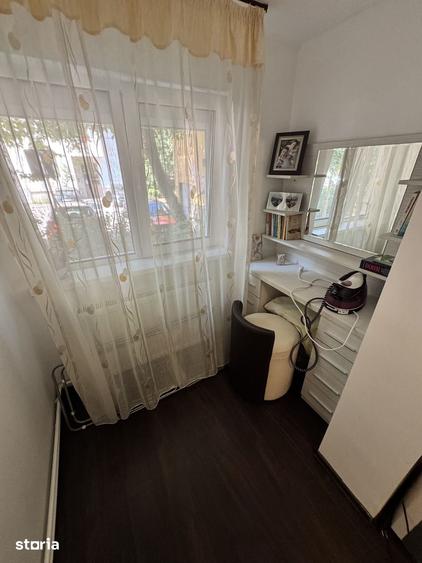 Apartament cu 3 camere decomandat în Far