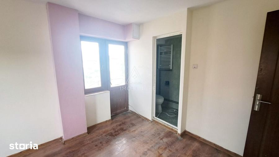 Casă cu 9 camere cu Teren 96 Mp în Central