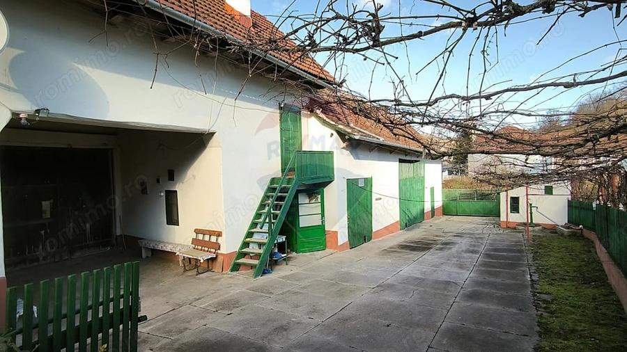 Casă cu 4 camere cu Teren 1084 Mp în Vale