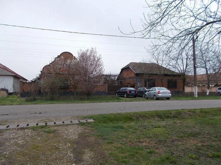 Casă cu 3 camere cu Teren 1689 Mp în Pădureni