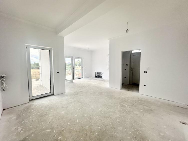 Duplex cu 3 camere cu Canalizare în Urseni