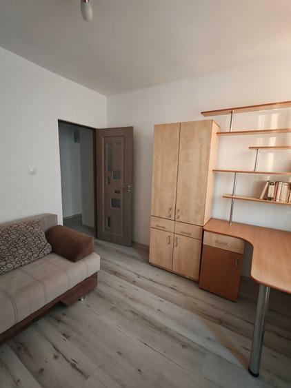 Apartament cu 3 camere semidecomandat în Semicentral