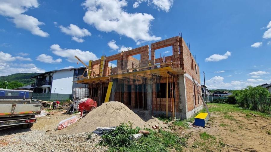 Casă cu 4 camere cu Teren 500 Mp în Tăuții-Măgherăuș