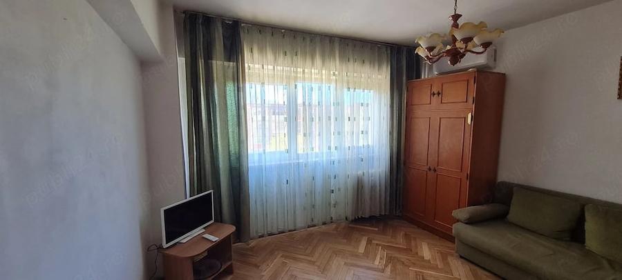 Garsonieră decomandată în Sud