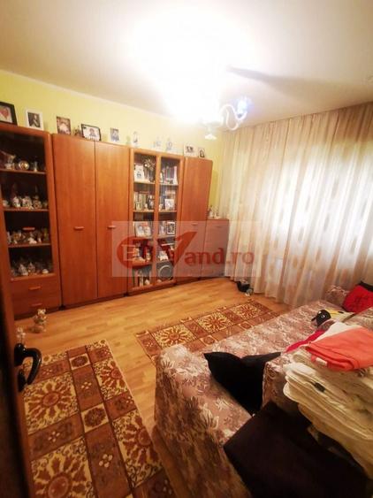 Apartament cu 3 camere decomandat, mobilat în Mazepa 1
