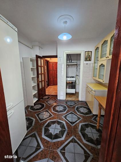 Apartament cu 2 camere decomandat în Calarași 4