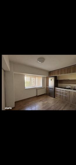 Apartament cu 4 camere decomandat, mobilat în P-ța Alba Iulia