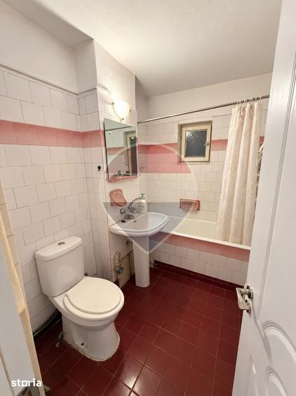 Apartament cu 2 camere semidecomandat, mobilat în Craiovița Nouă