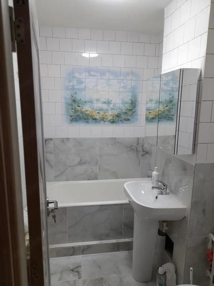 Apartament cu 3 camere decomandat în Tineretului