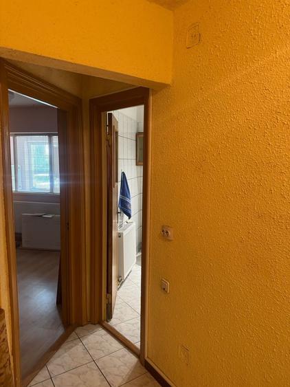 Apartament cu 3 camere decomandat, mobilat în Casa de Cultură
