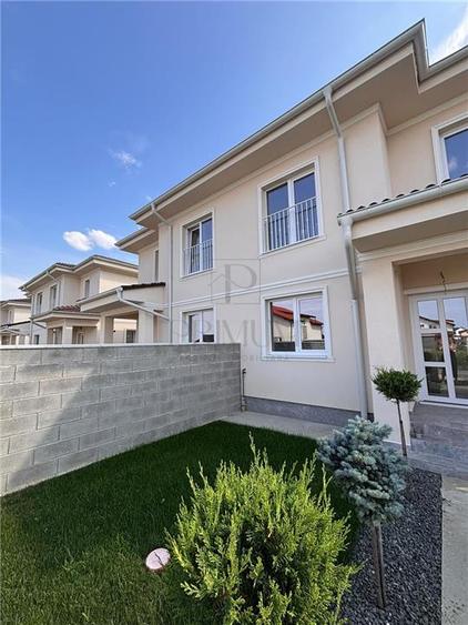 Duplex cu 4 camere cu Canalizare în Moșnița Nouă
