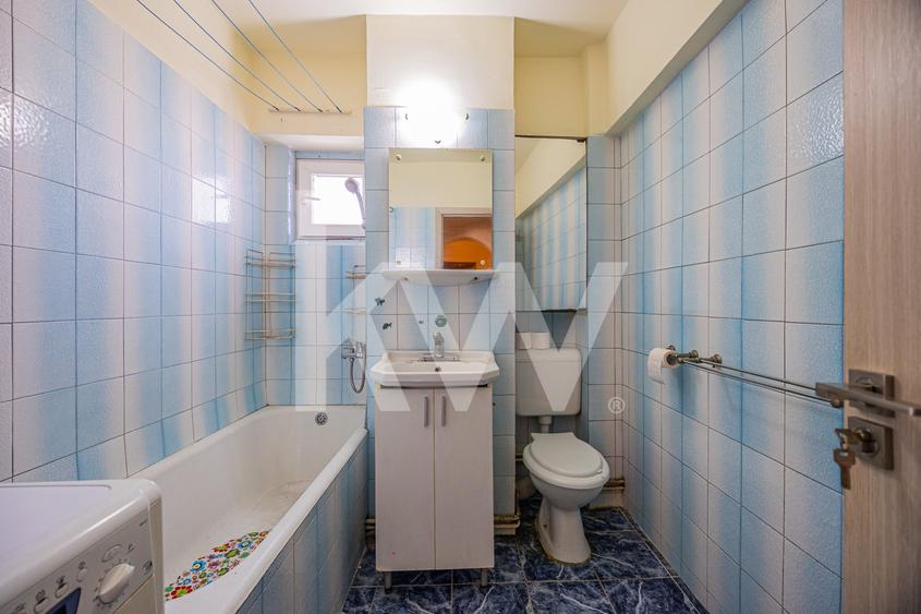 Vânzare apartament cu 2 camere,  2 balcoane, decomandat - zona Tractorul - 11