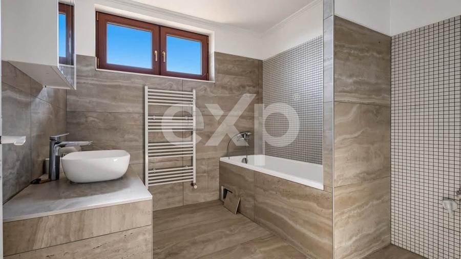 Casă individuală cu 8 camere cu Teren 930 Mp în Dumbrăvița