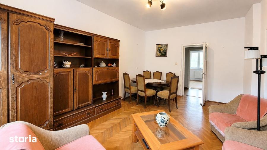 Apartament cu 3 camere decomandat în Central