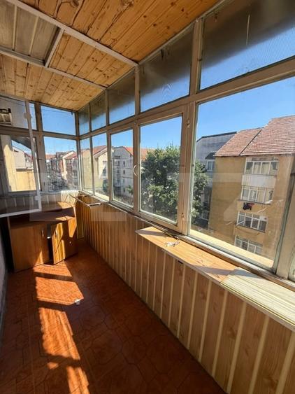 Apartament cu 3 camere decomandat, mobilat în Central