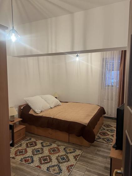Apartament cu 3 camere semidecomandat în Central