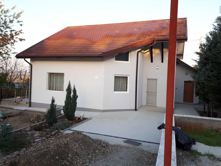 Casă cu 4 camere în Miroslava