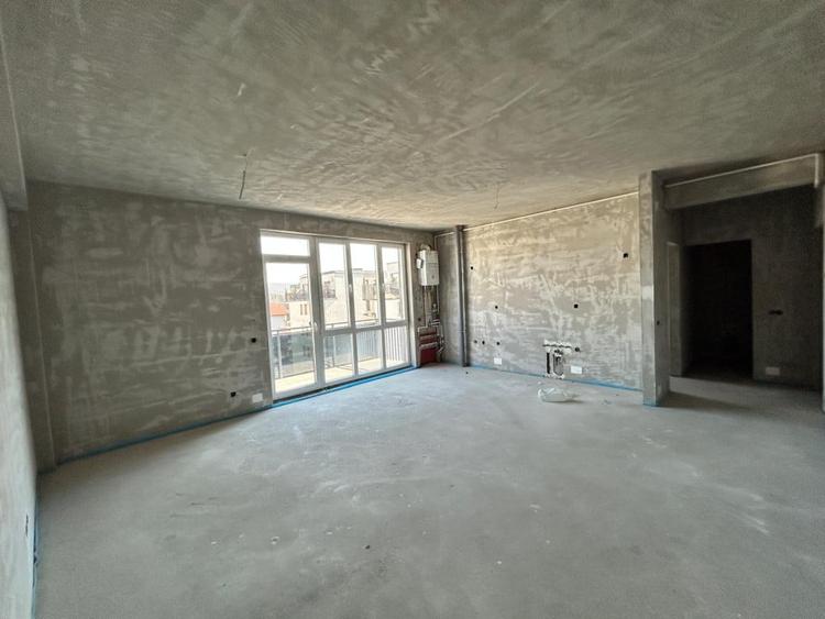 Apartament cu 3 camere semidecomandat în Florești — fotografia 3