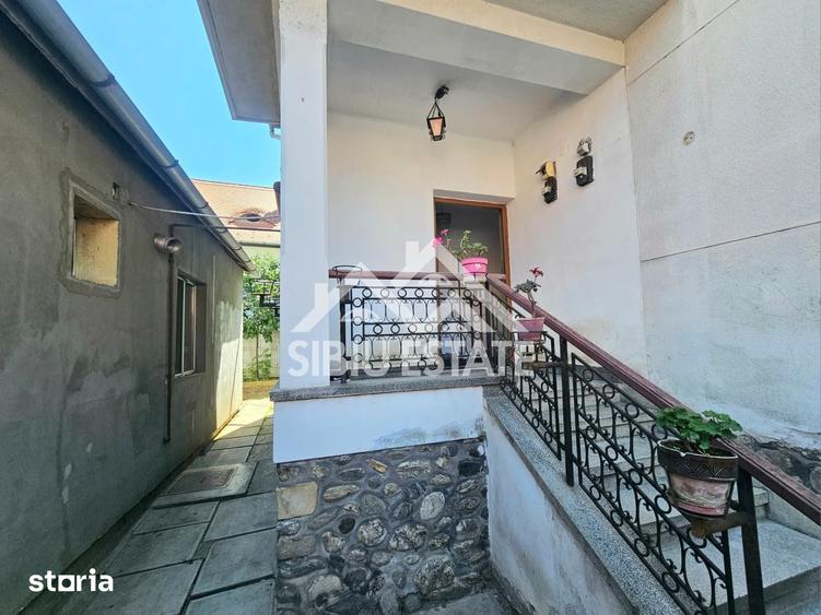 Casă cu 5 camere cu Teren 198 Mp în Central